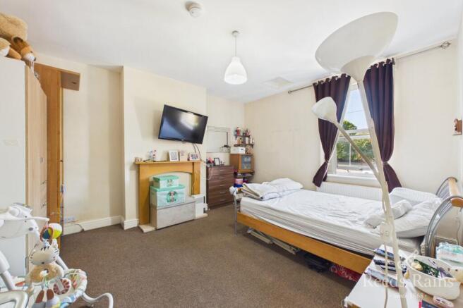 2 bed Apartment to rent Image 4