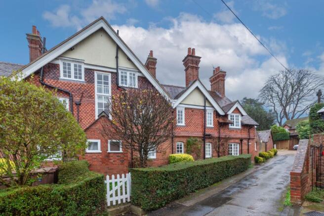 Chiltern Manor Flats, Backsideans, Wargrave, Berkshire RG10 8JR