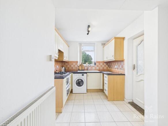 3 bed Semi-Detached for sale Image 10