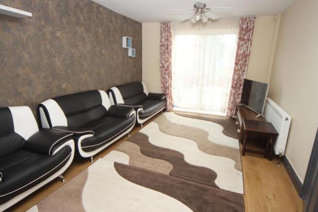 LOUNGE/DINING ROOM