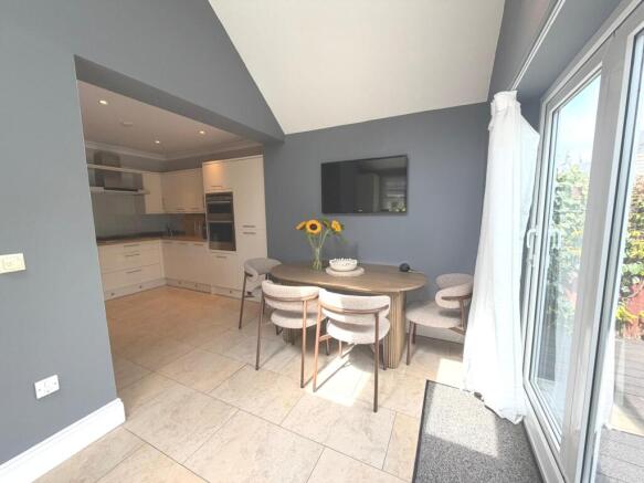3 bed Semi-Detached for sale Image 4
