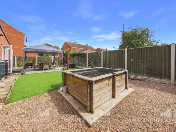 4 bed Semi-Detached for sale Image 6