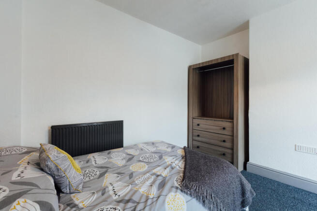 6 bed House to rent Image 4