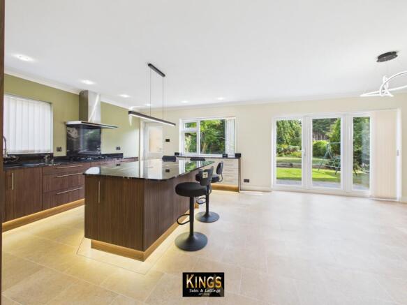 4 bed Detached for sale Image 3