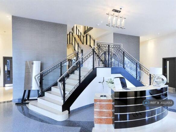Entrance With Concierge