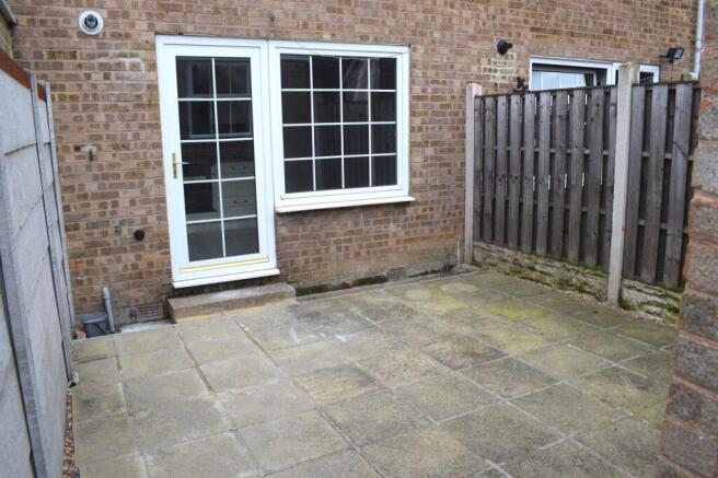 2 bed Terraced to rent Image 4
