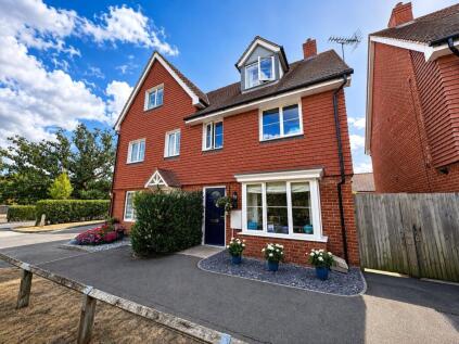 Parsons Way, Tongham, Surrey, GU10