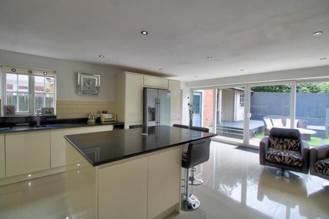 IMG_4824_5_6_Interior 4