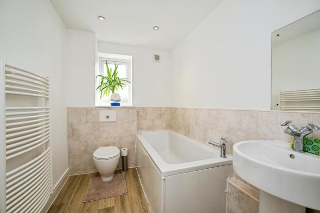 2 bed Apartment for sale Image 12