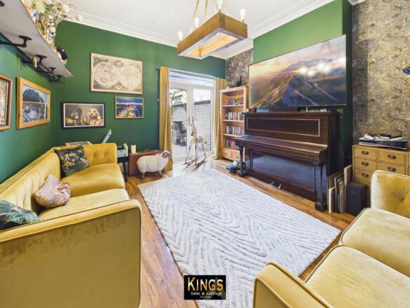 5 bed Town House for sale Image 7