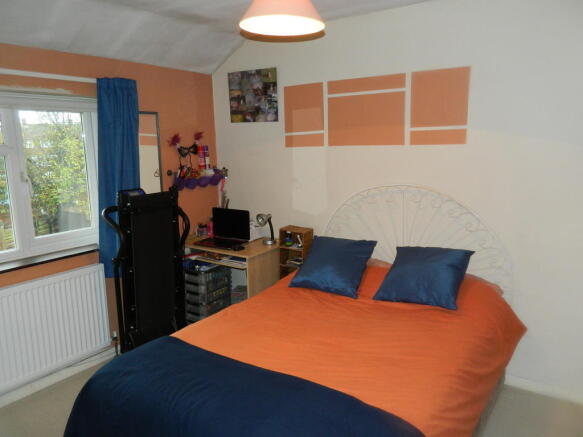 2nd double bedroom