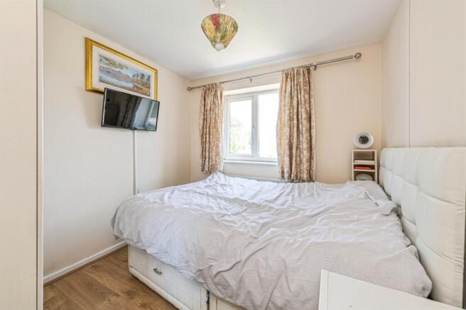 4 bed Semi-Detached for sale Image 11