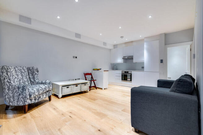 74PGA - Flat A, 74 Philbaech Gardens, SW5-4.jpg