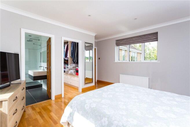5 bed Detached for sale Image 10