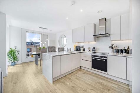Quayle Crescent, Whetstone