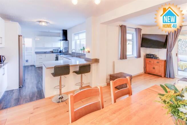 KITCHEN DINER: