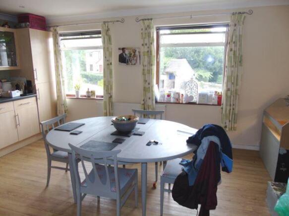 Kitchen / living roo