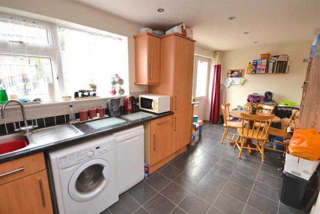 Kitchen 1 (2).jpg