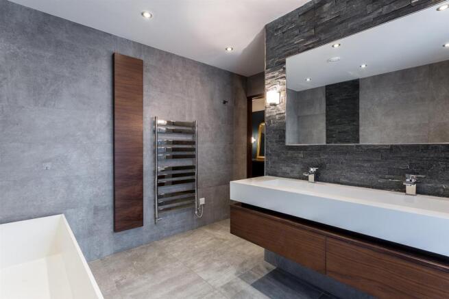 Contemporary En-Suite Bathroom/Wet Room