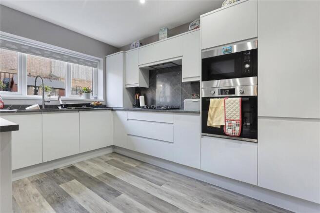 4 bed Detached for sale Image 5