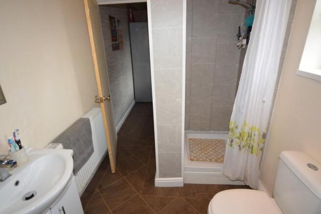 GROUND FLOOR BATH...