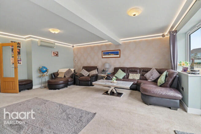 Southcote Square, Basildon photo 4