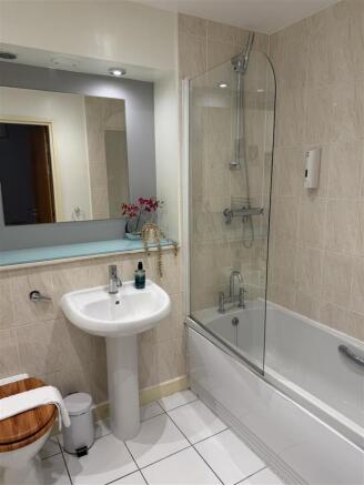 2 bed Apartment to rent Image 6