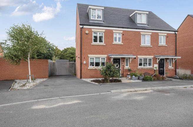 4-bed semi-detached on Garrett Drive, Shinfield, Reading, Berkshire, RG2, £500,000