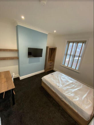 4 bed House to rent Image 4