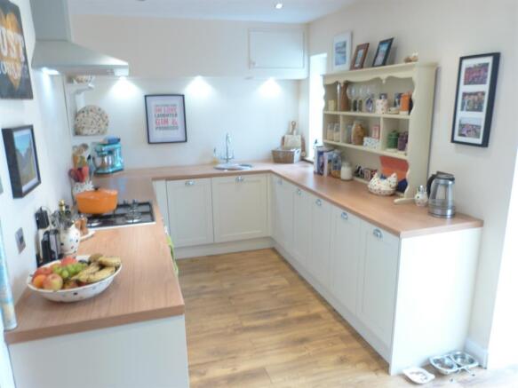 KITCHEN (IMAGE TWO)