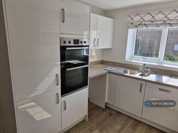 3 bed Semi-Detached to rent Image 5
