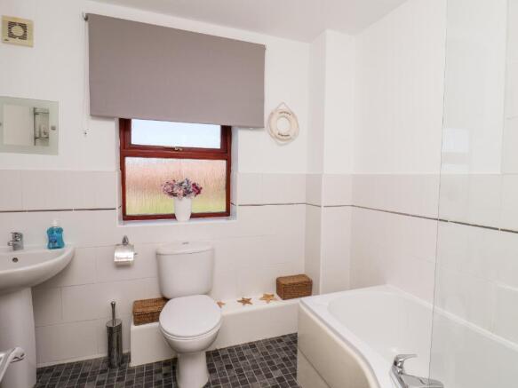 3 bed House for sale Image 12