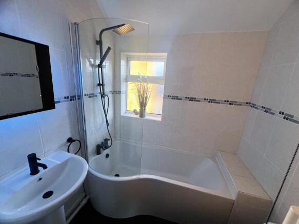 2 bed House to rent Image 10