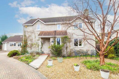 Popular village of Butleigh, family home in peaceful location