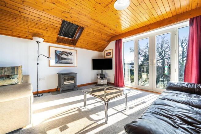 LOUNGE AREA