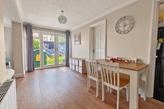 Calvert Drive, Basildon photo 4