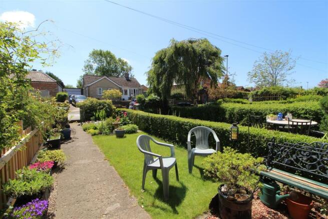 FRONT GARDEN