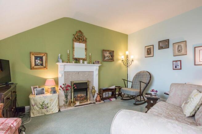 SITTING/DINING ROOM