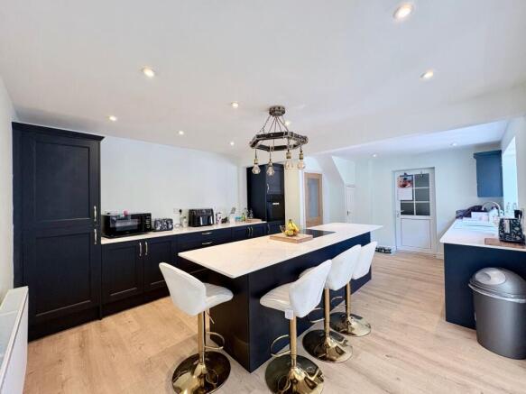 3 bed Detached for sale Image 4