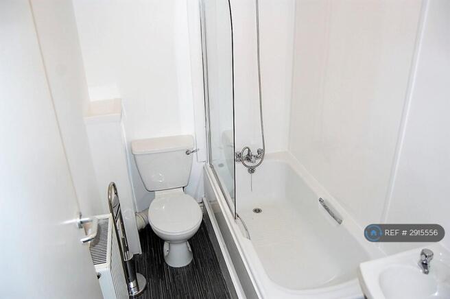 4 bed Terraced to rent Image 6