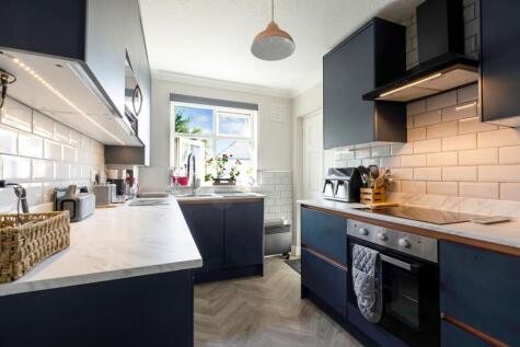 Staines Avenue, Cheam, SM3