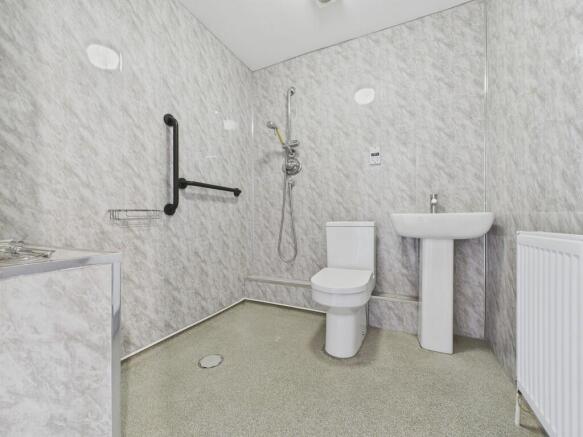 2 bed Apartment to rent Image 5