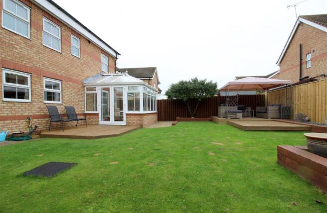 7027_Cawthorn Close.