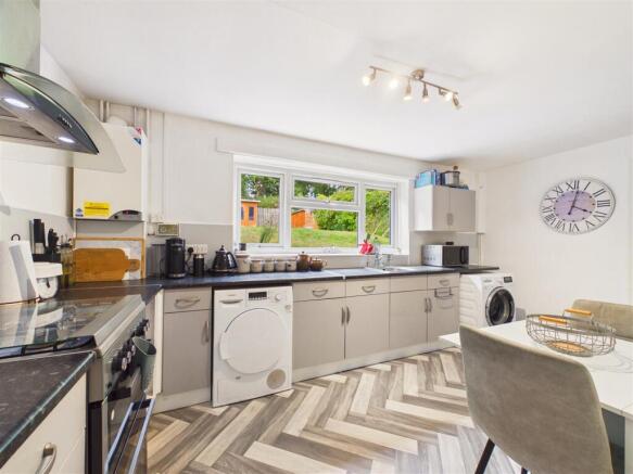 3 bed Semi-Detached for sale Image 7