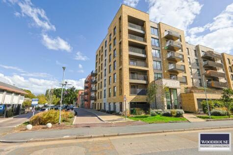 Lea Valley View North, Cheshunt, EN8