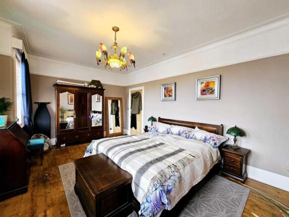 4 bed Semi-Detached for sale Image 12