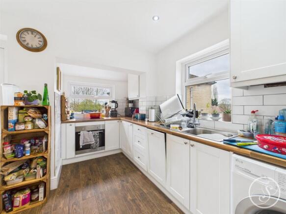 3 bed Semi-Detached to rent Image 6