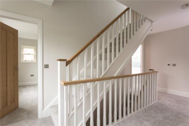 5 bed Detached for sale Image 12