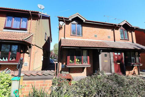 South Street, Farnborough, GU14