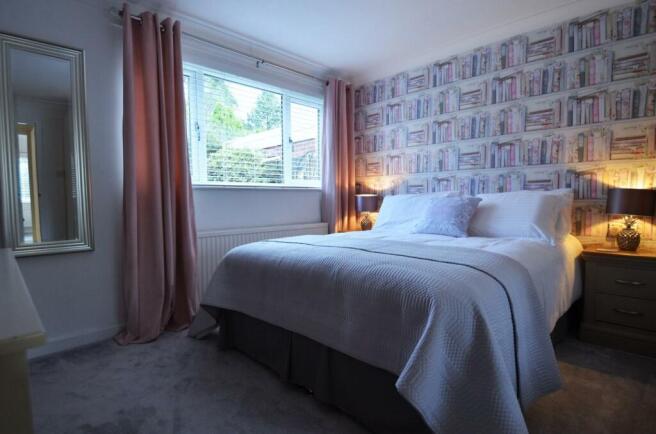Paxford Bedoom 2.JPG